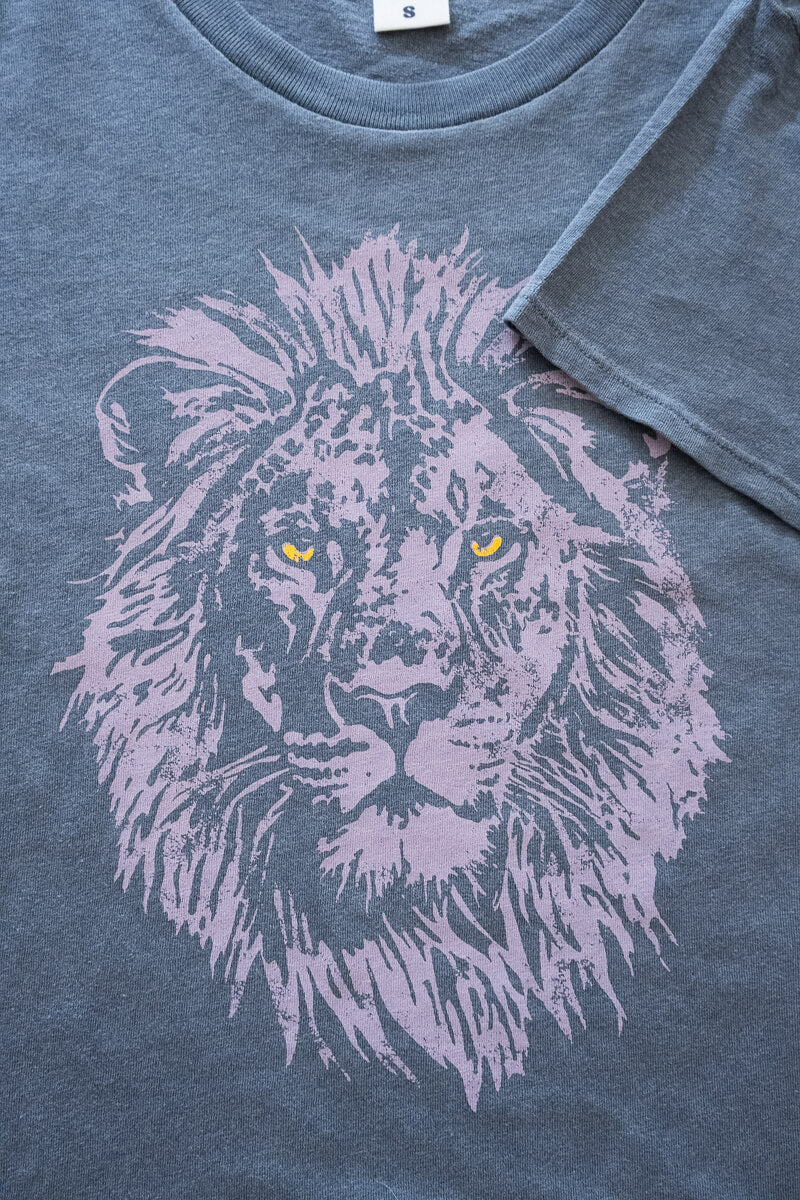 the "mane energy" graphic tee on vintage black